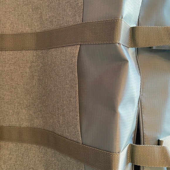 New roomy green sage colored duffle bag, outside pocket, full zipper closure. - Picture 5 of 7